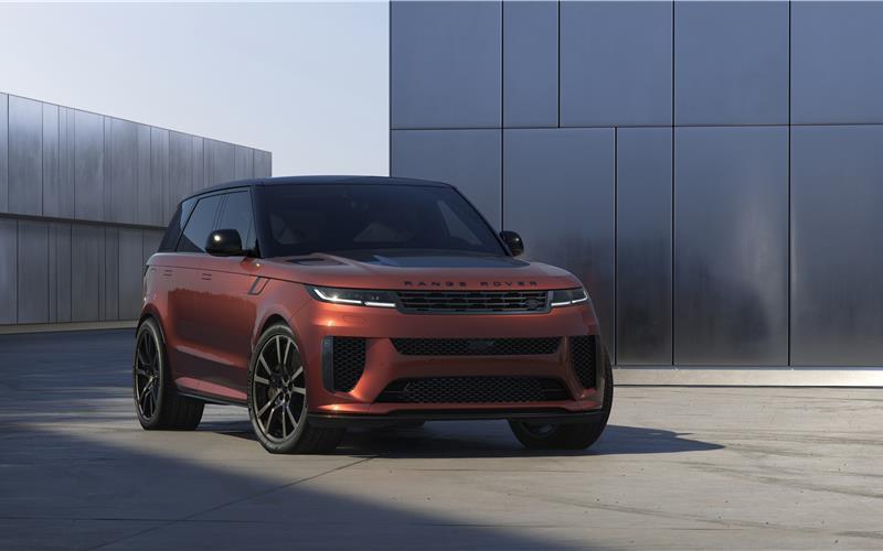 Flaggschiff unter denSpitzenmodellen derMarke: der Range Rover Sport SV Carbon.GB-Foto