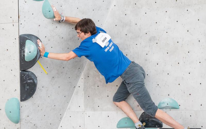 Florian Meyer war der einzige Teilnehmer, der alle drei Boulder toppte. GB-Foto: Vecsey