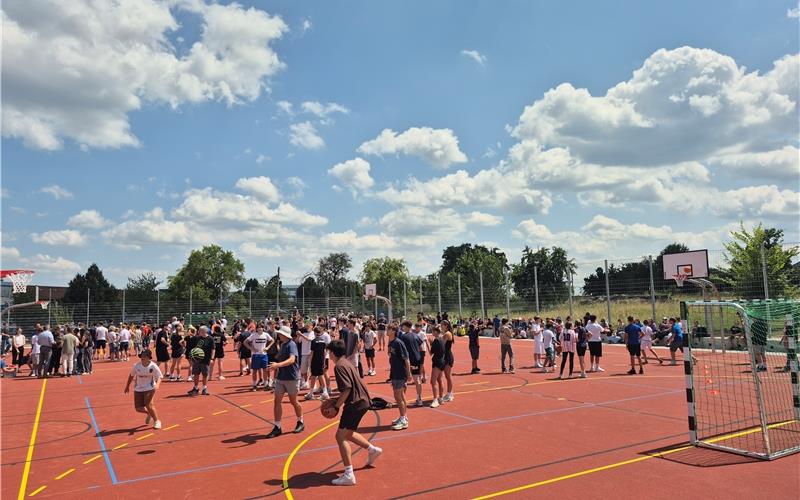 Freie Evangelische Schule weiht neuen Sportplatz ein
