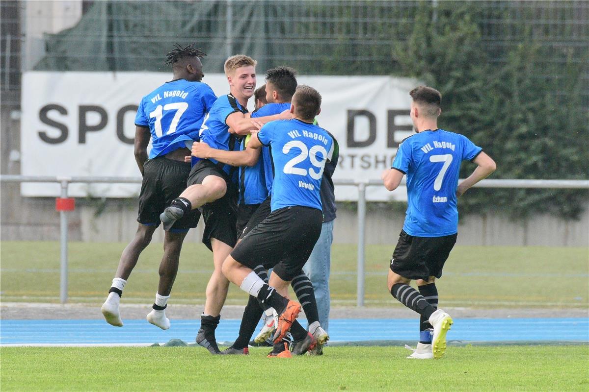 Freude bei den Nagoldern nach dem 3:1 ueber den SSV Reutlingen  Fussball, Maenne...