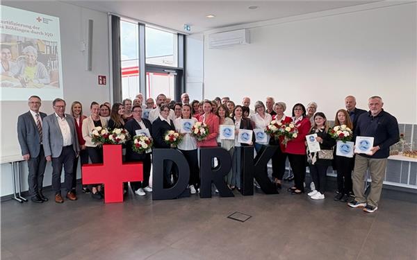 Freude über das neue und für drei Jahre geltende Qualitätssiegel für alle elf DRK-Pflegeheime. GB-Foto: gb