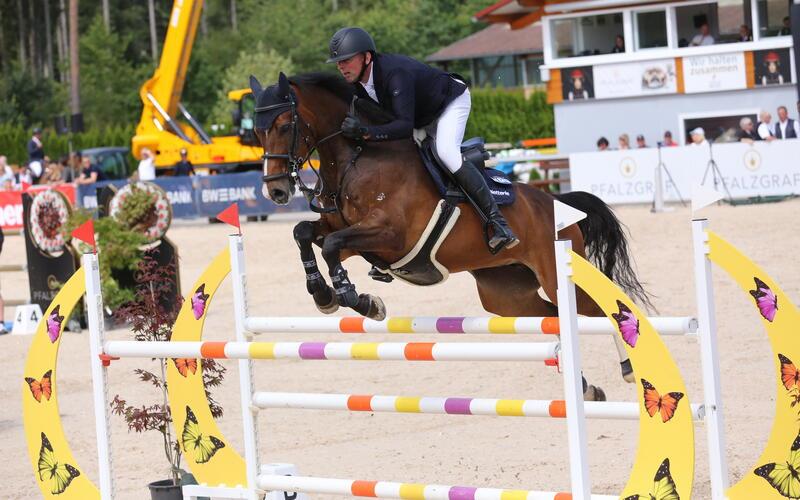 Frieder Dietterle TV RG Gültstein) hat in Zeiskam bei der Amateur-DM der Springreiter als Dritter des Gesamtklassements Bronze gewonnen. GB-Foto: Häusler