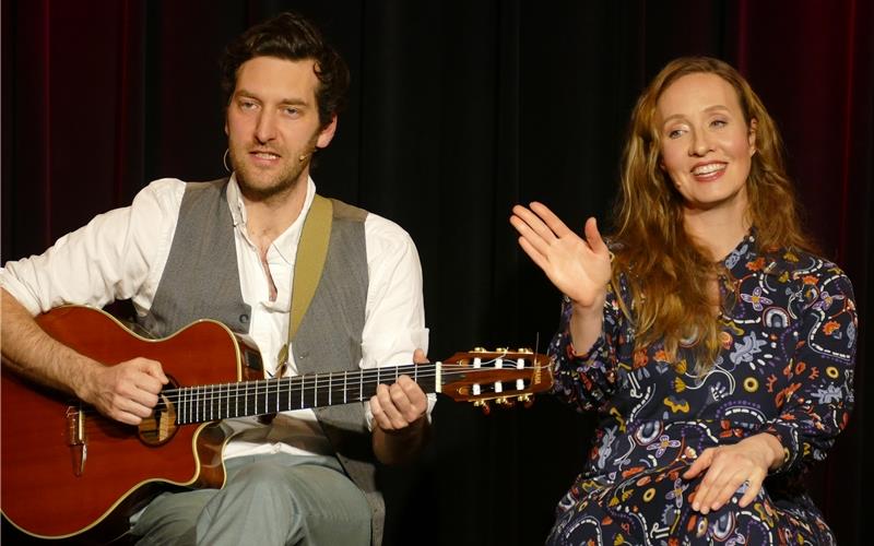 Friedolin Müller und Wiebke Eymess sorgten im Mauerwerk für gute Laune. GB-Foto: gb