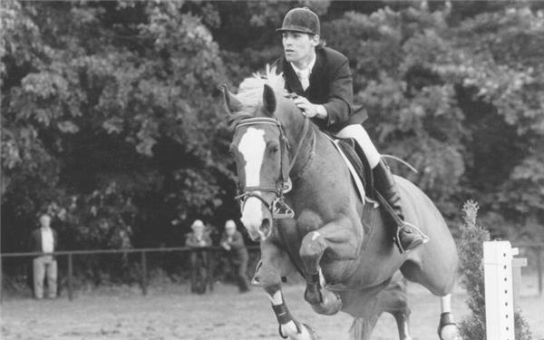 Fritz Hartmann im Jahr 1995 In Jettingen auf dem 1985 bei Pferdezüchter Hans Wacker geborenen Donas. GB-Foto: Holom