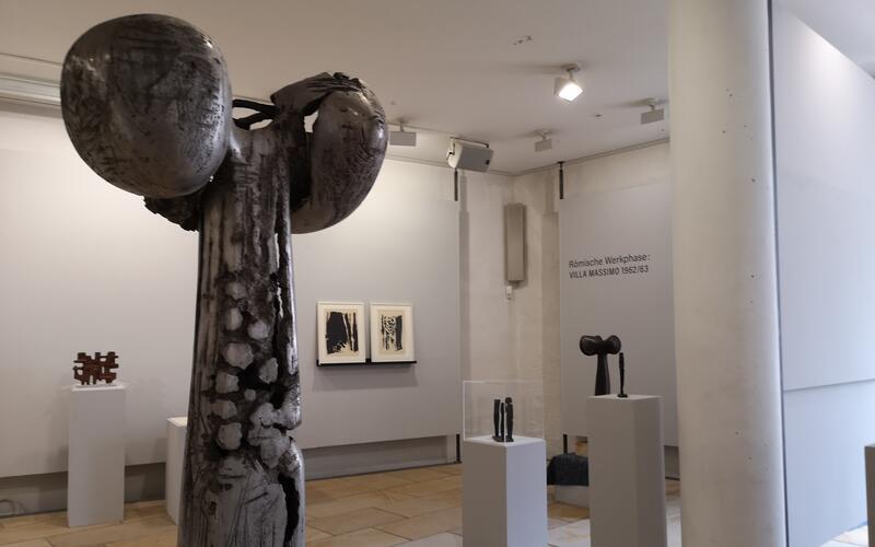 Frühwerke von Hans Dieter Bohnet in der Böblinger Zehntscheuer. GB-Foto: Schilpp