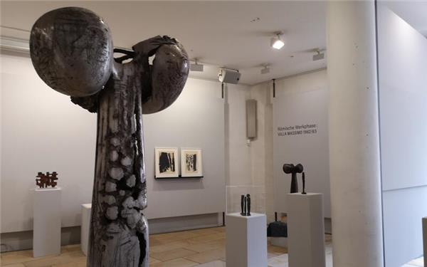 Frühwerke von Hans Dieter Bohnet in der Böblinger Zehntscheuer. GB-Foto: Schilpp