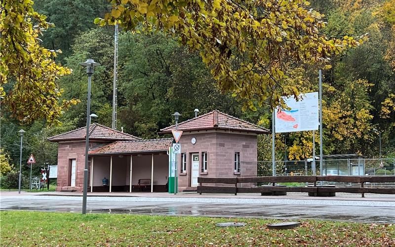 Für Diskussionsstoff im Wildberger Gemeinderat sorgte die geplante dritte Bushaltestelle, die vor dem denkmalgeschützten Buswartehäuschen geplant ist. GB-Foto: Priestersbach