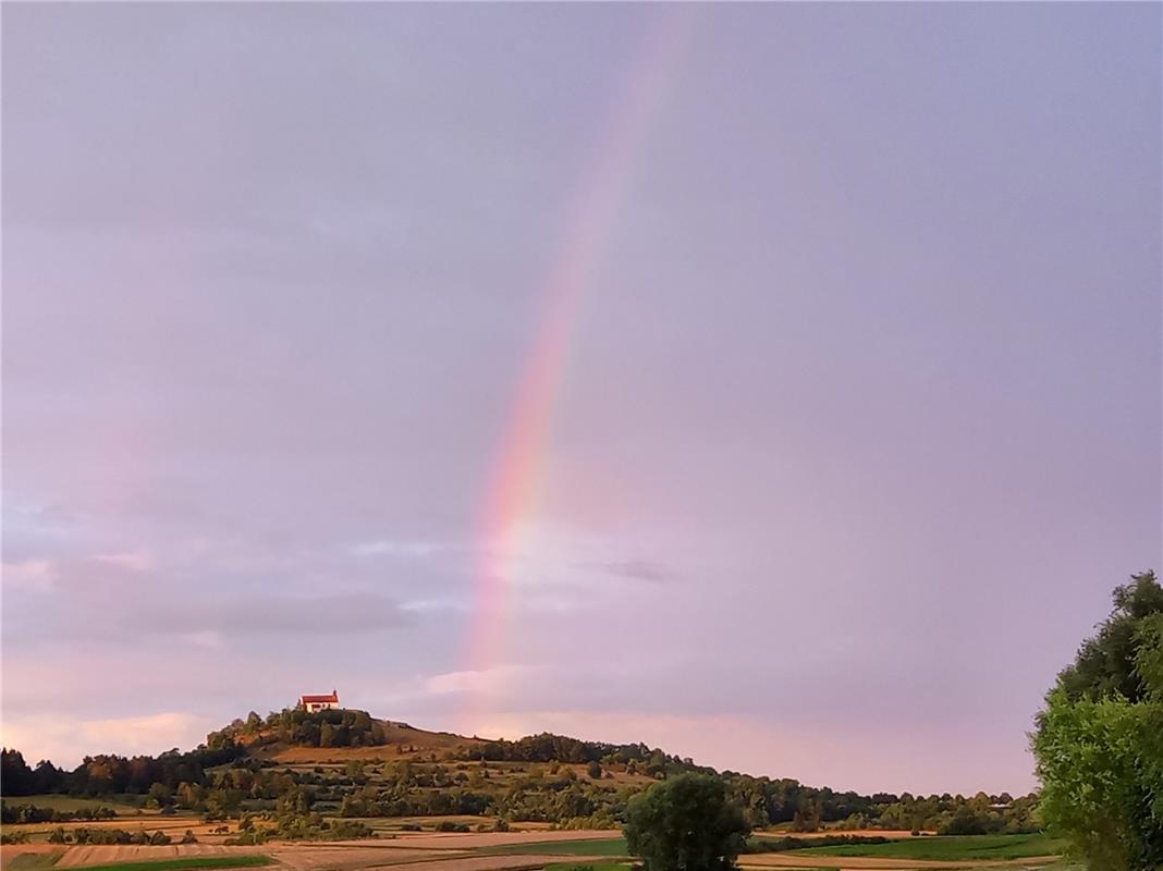 Für Insta verwendet, Die Wurmlinger Kapelle mit Regenbogen.  Von Christian Bahne...