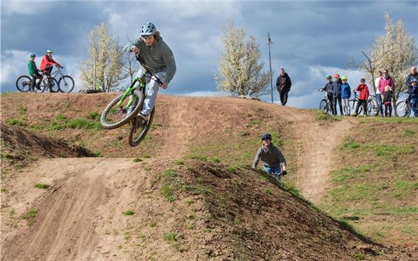 Für den Dirt-Park, hier bei seiner Eröffnung in 2023, sind erwachsene Kümmerer gefragt.GB-Foto (Archiv): Vecsey