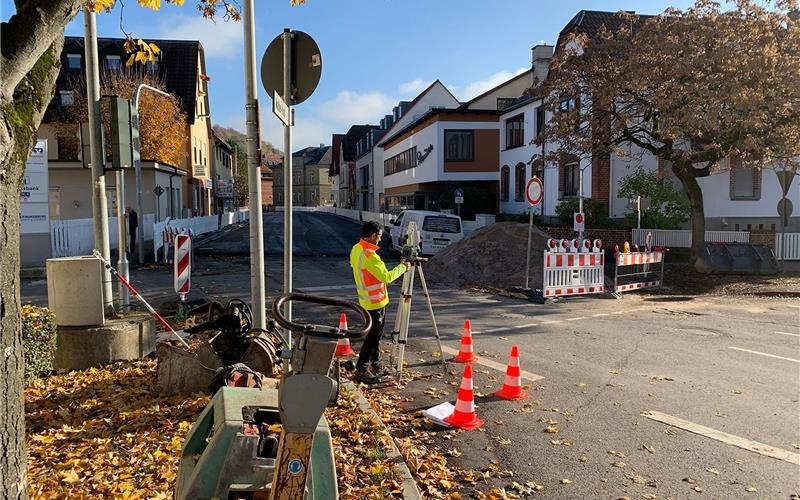 Für den Umbau der Horber Straße finden vermessungsarbeiten stattGB-Fotos: gb