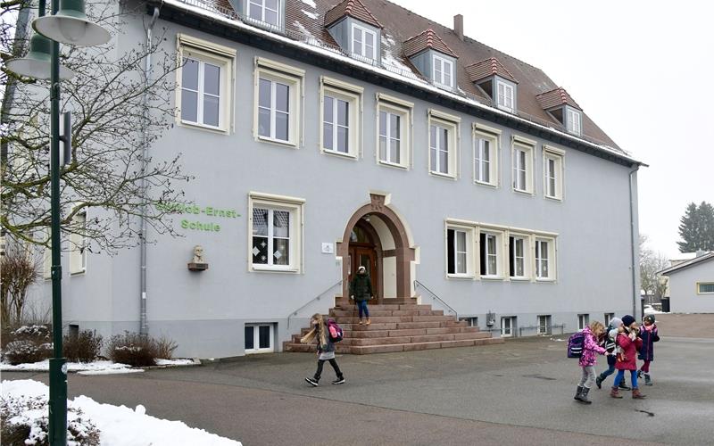 Für die Umgestaltung des Schulhofs werden nur 30000 statt 60000 Euro investiert. GB-Foto: Holom