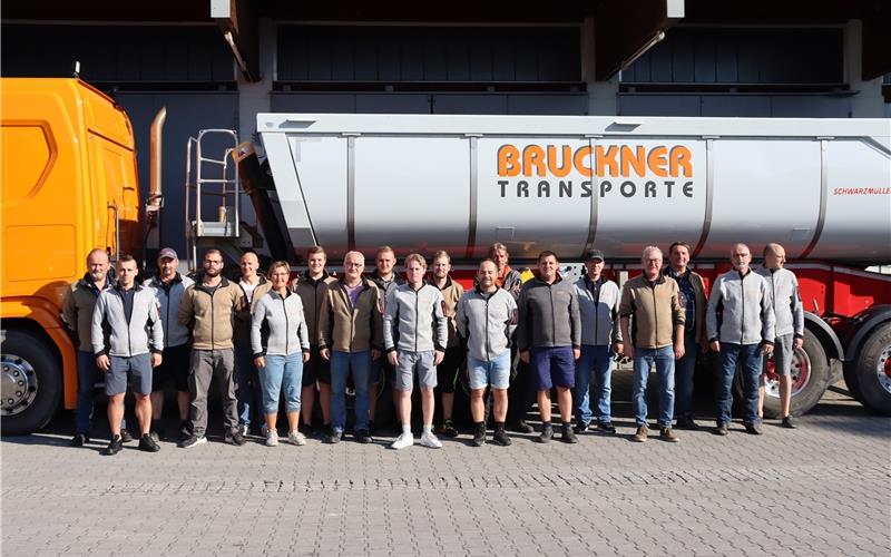 Für ihre Kundschaft auf den Straßen unterwegs: Bruckner Transporte mit Team GB-Fotos: gb