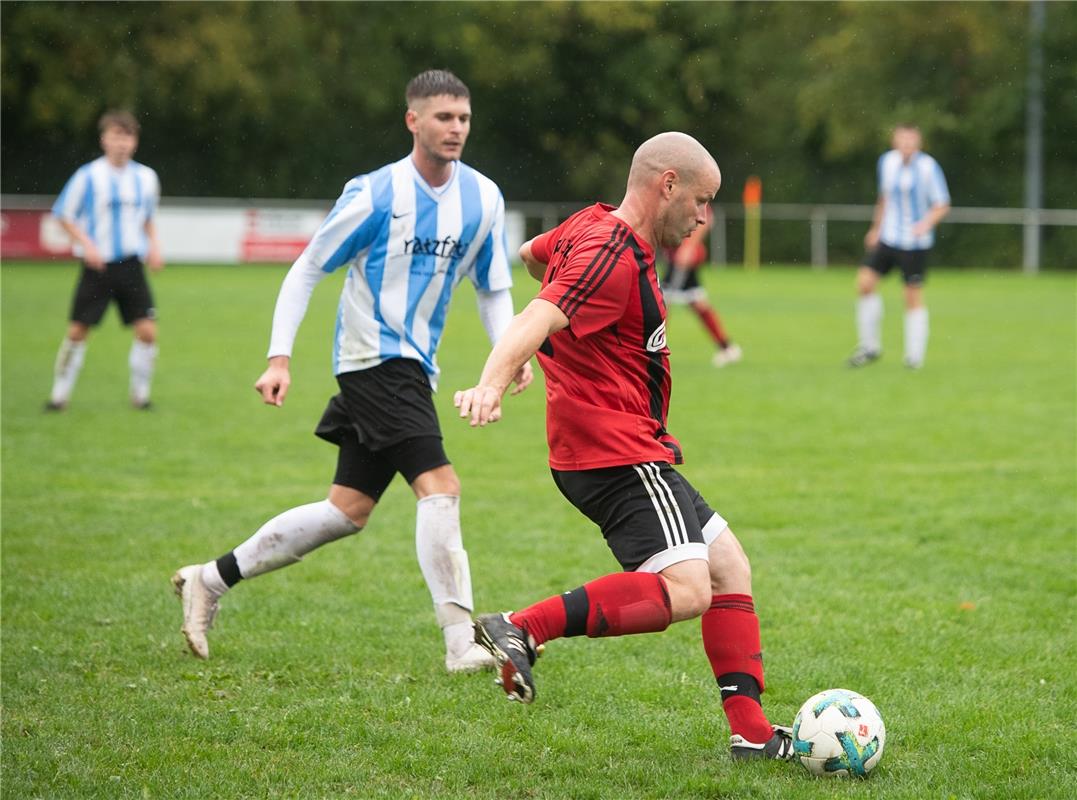 Fußball Affstätt gegen Gültstein 8 / 2020 Foto: Schmidt  rechts Gültsteins Oldie...