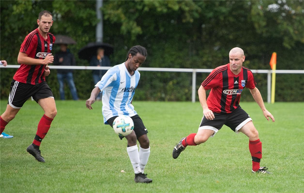 Fußball Affstätt gegen Gültstein 8 / 2020 Foto: Schmidt  rechts Gültsteins Oldie...