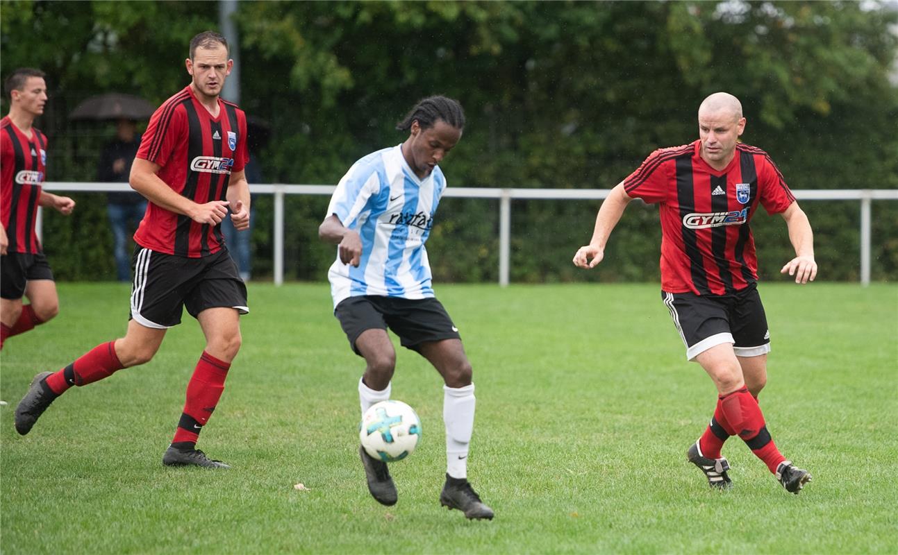 Fußball Affstätt gegen Gültstein 8 / 2020 Foto: Schmidt  rechts Gültsteins Oldie...