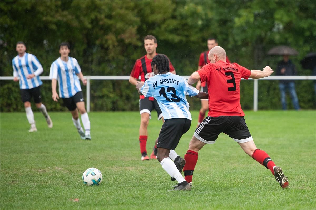 Fußball Affstätt gegen Gültstein 8 / 2020 Foto: Schmidt  rechts Gültsteins Oldie...