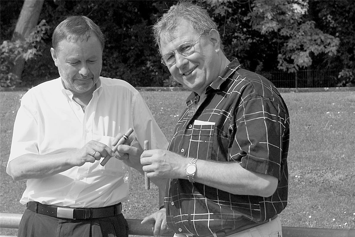 Fußball Ewald Höhn und Helmut Hörmann beim Spiel Sindelfingen-TSV Hildrizhausen ...