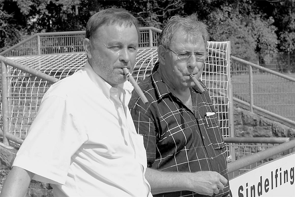 Fußball Ewald Höhn und Helmut Hörmann beim Spiel Sindelfingen-TSV Hildrizhausen ...