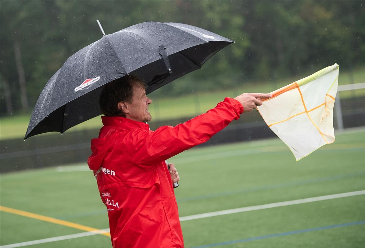 Fußball Frauen Nufringen gegen Aldingen 8 / 2020 Foto: Schmidt  Trainer Jürgen D...