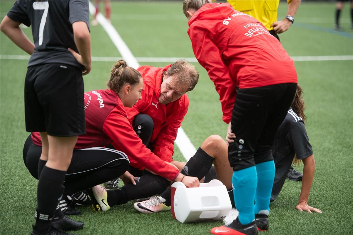 Fußball Frauen Nufringen gegen Aldingen 8 / 2020 Foto: Schmidt  Trainer Jürgen D...