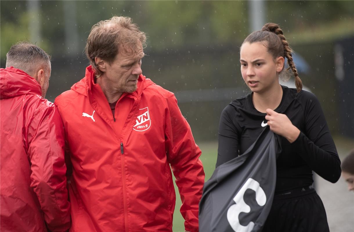 Fußball Frauen Nufringen gegen Aldingen 8 / 2020 Foto: Schmidt  Trainer Jürgen D...