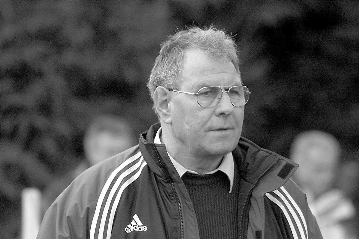 Fußball  Hildrizhausen Helmut Hörmann 16.4.01 Bäuerle