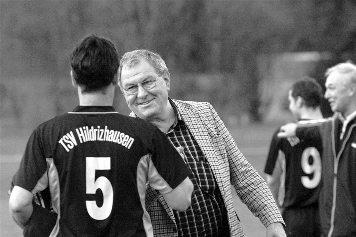 Fußball  Hildrizhausen Helmut Hörmann am  22.11.03 Bäuerle