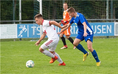 Fußball Hildrizhausen gegen Unterjettingen 9 / 2020 Foto: Schmidt  Nico Kegreiss ( weiß Unterjettingen )