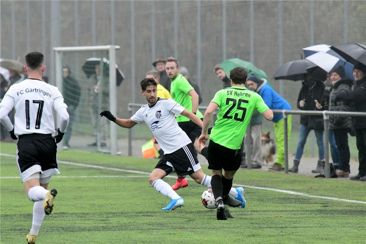 Fußball Landesliga FC Gärtringen - SV Nehren / am Ball: der FCG-Spieler Nr. 14, ...