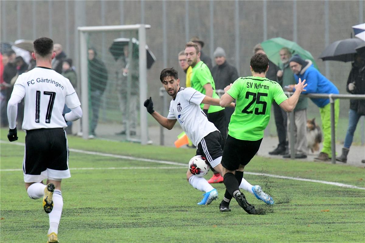 Fußball Landesliga FC Gärtringen - SV Nehren / am Ball: der FCG-Spieler Nr. 14, ...