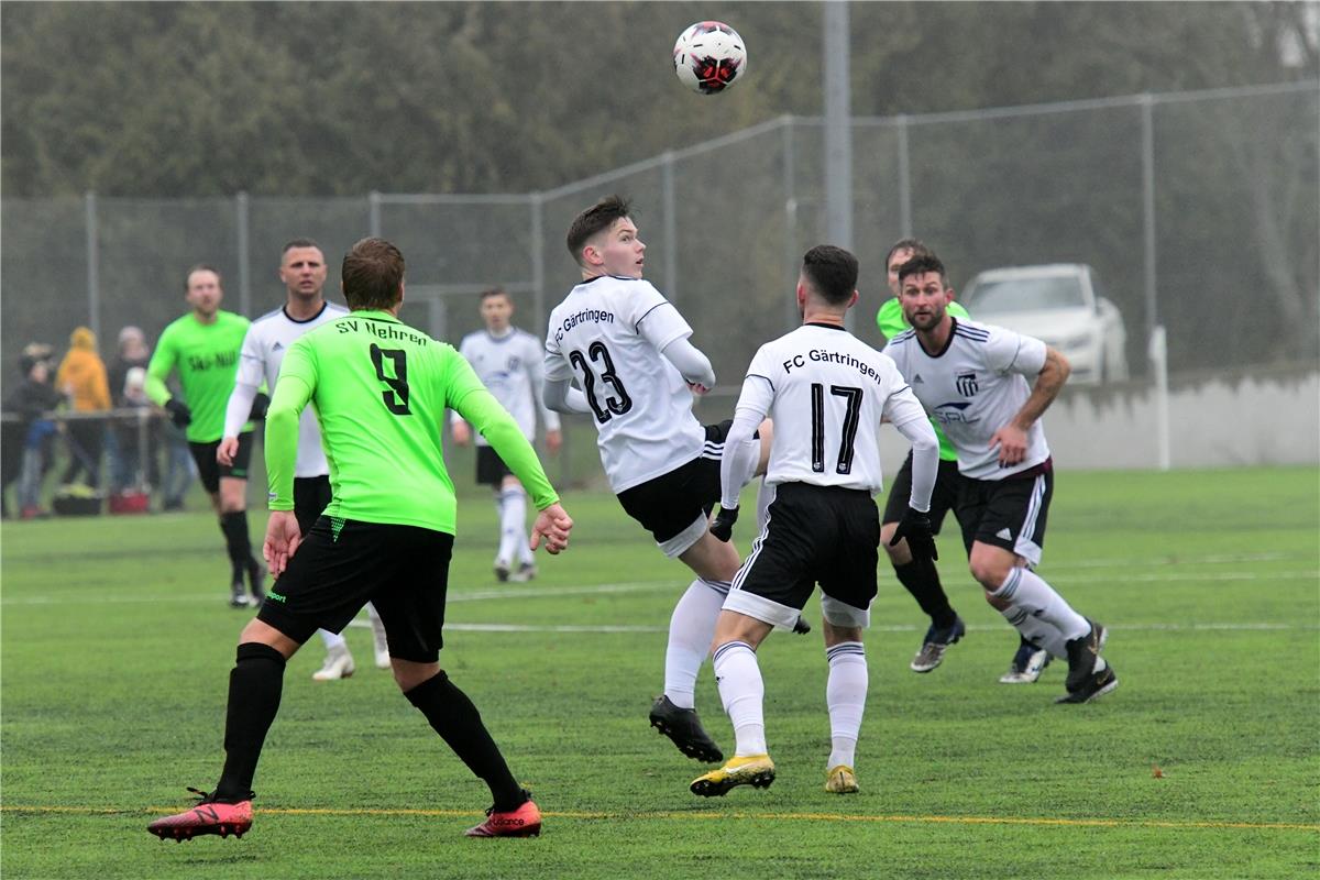 Fußball Landesliga FC Gärtringen - SV Nehren / am Ball: der FCG-Spieler Nr. 23, ...