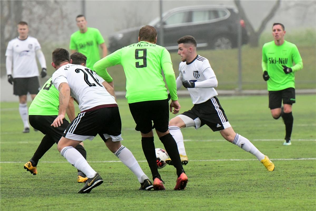 Fußball Landesliga FC Gärtringen - SV Nehren / am Ball: der FCG-Spieler Nr. 17, ...