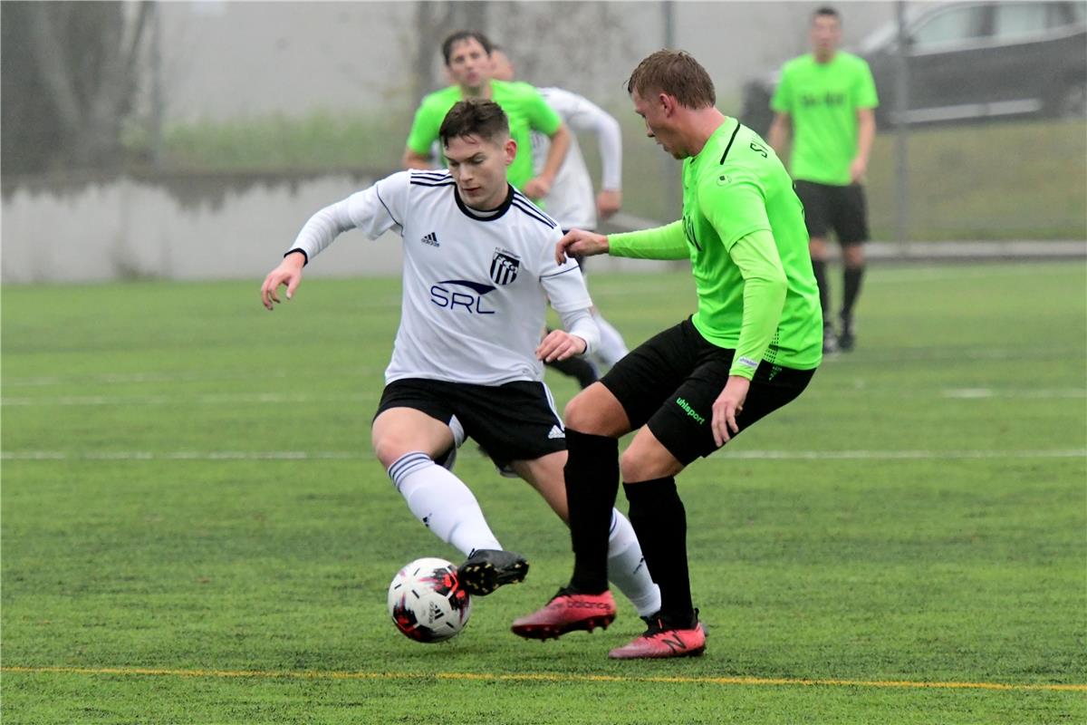 Fußball Landesliga FC Gärtringen - SV Nehren / am Ball: der FCG-Spieler Nr. 23, ...