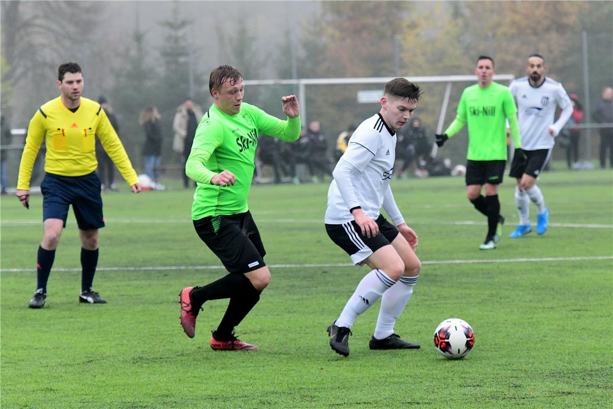 Fußball Landesliga FC Gärtringen - SV Nehren / am Ball: der FCG-Spieler Nr. 23, ...