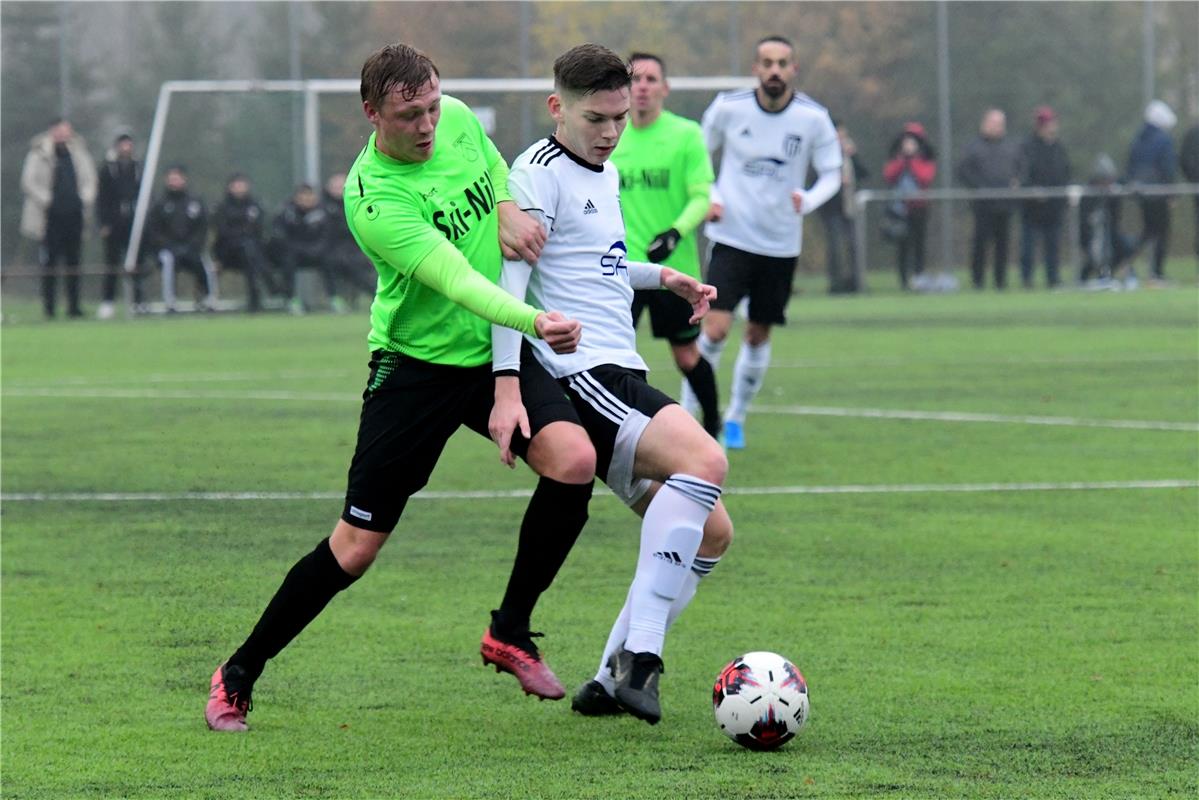 Fußball Landesliga FC Gärtringen - SV Nehren / am Ball: der FCG-Spieler Nr. 23, ...