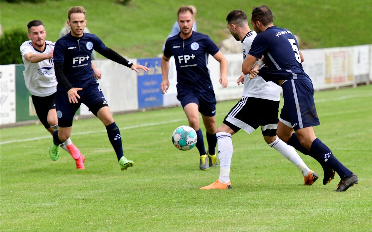 Fußball Landesliga FC Gärtringen - Young Boys Reutlingen / Foto: Holom