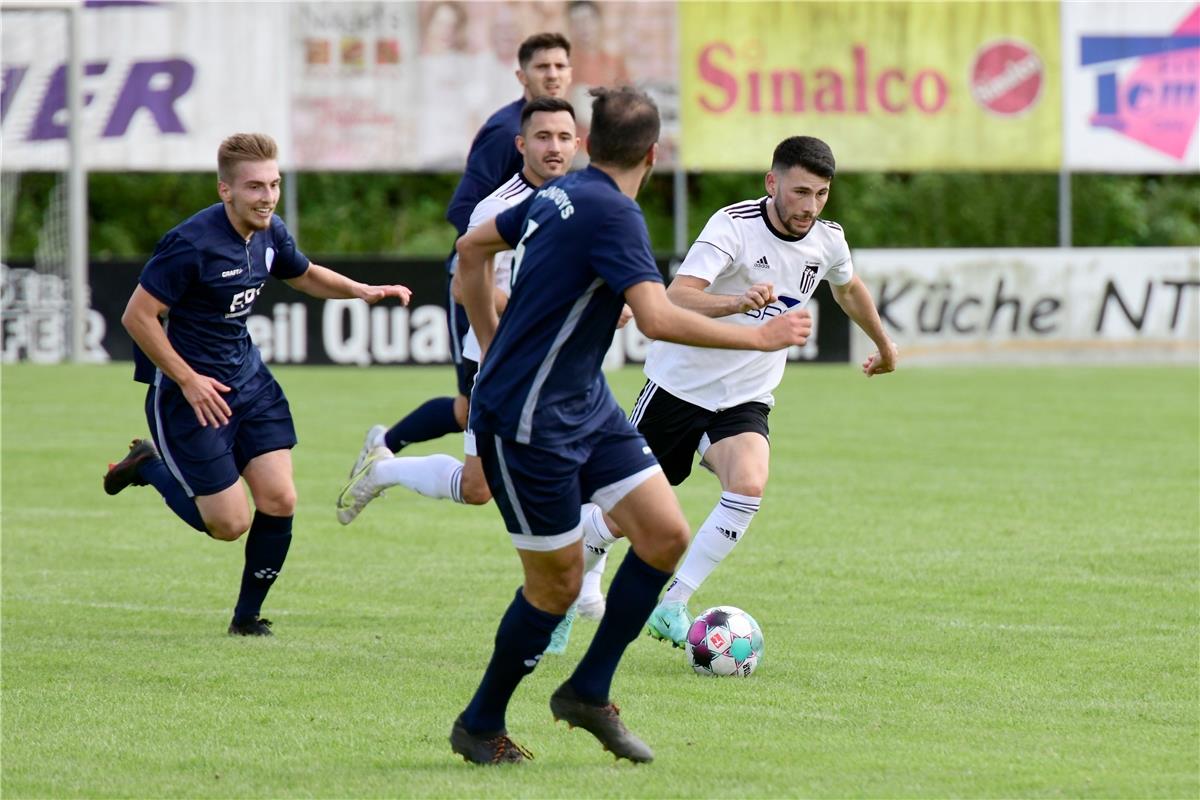 Fußball Landesliga FC Gärtringen - Young Boys Reutlingen / Foto: Holom