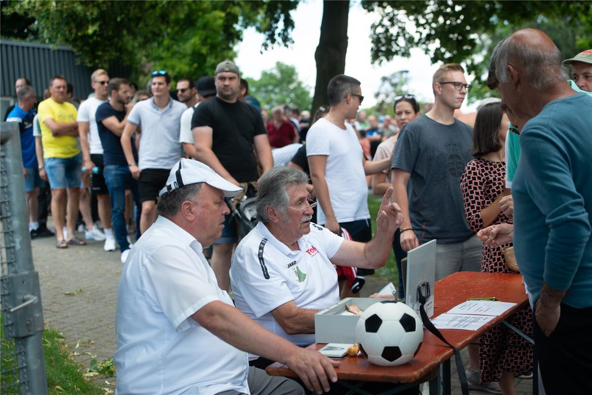 Fußball Relegation in Bondorf - Nagold gegen Heimerdingen  6 / 2019 Foto: Schmid...