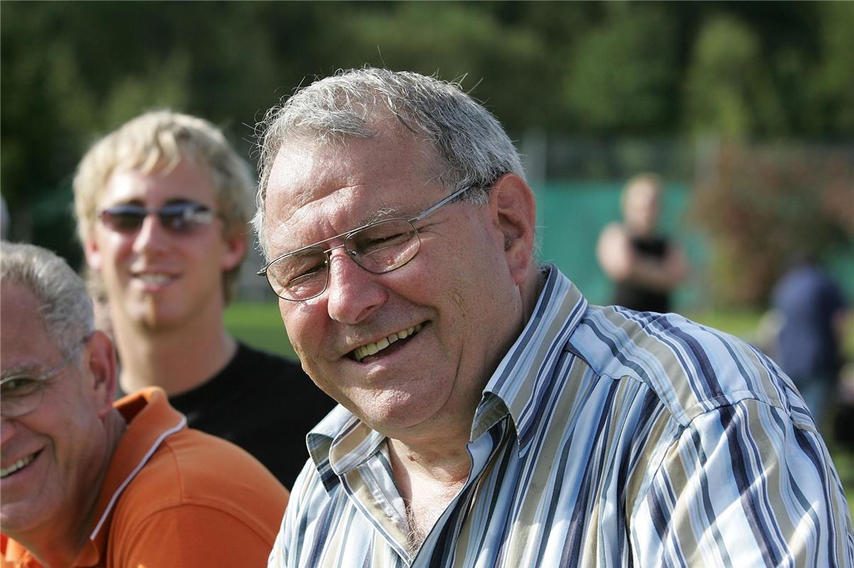 Fußball TSV Hildrizhausen Helmut Hörmann    am 10.9.06 Bäuerle