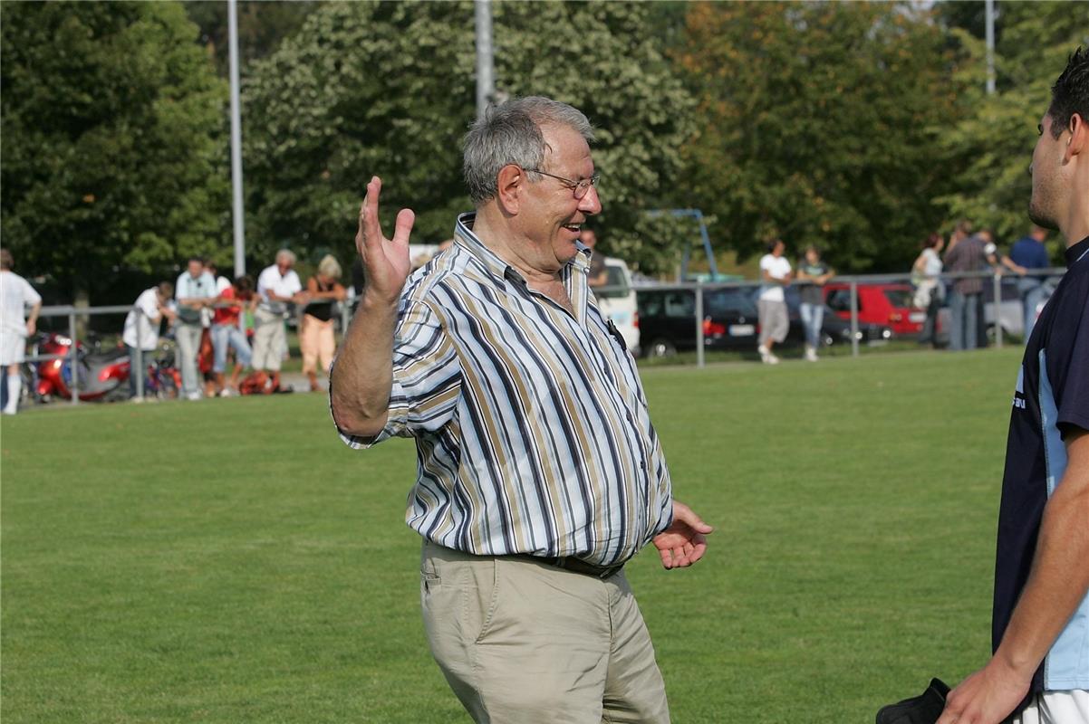 Fußball TSV Hildrizhausen Helmut Hörmann  am 10.9.06 Bäuerle