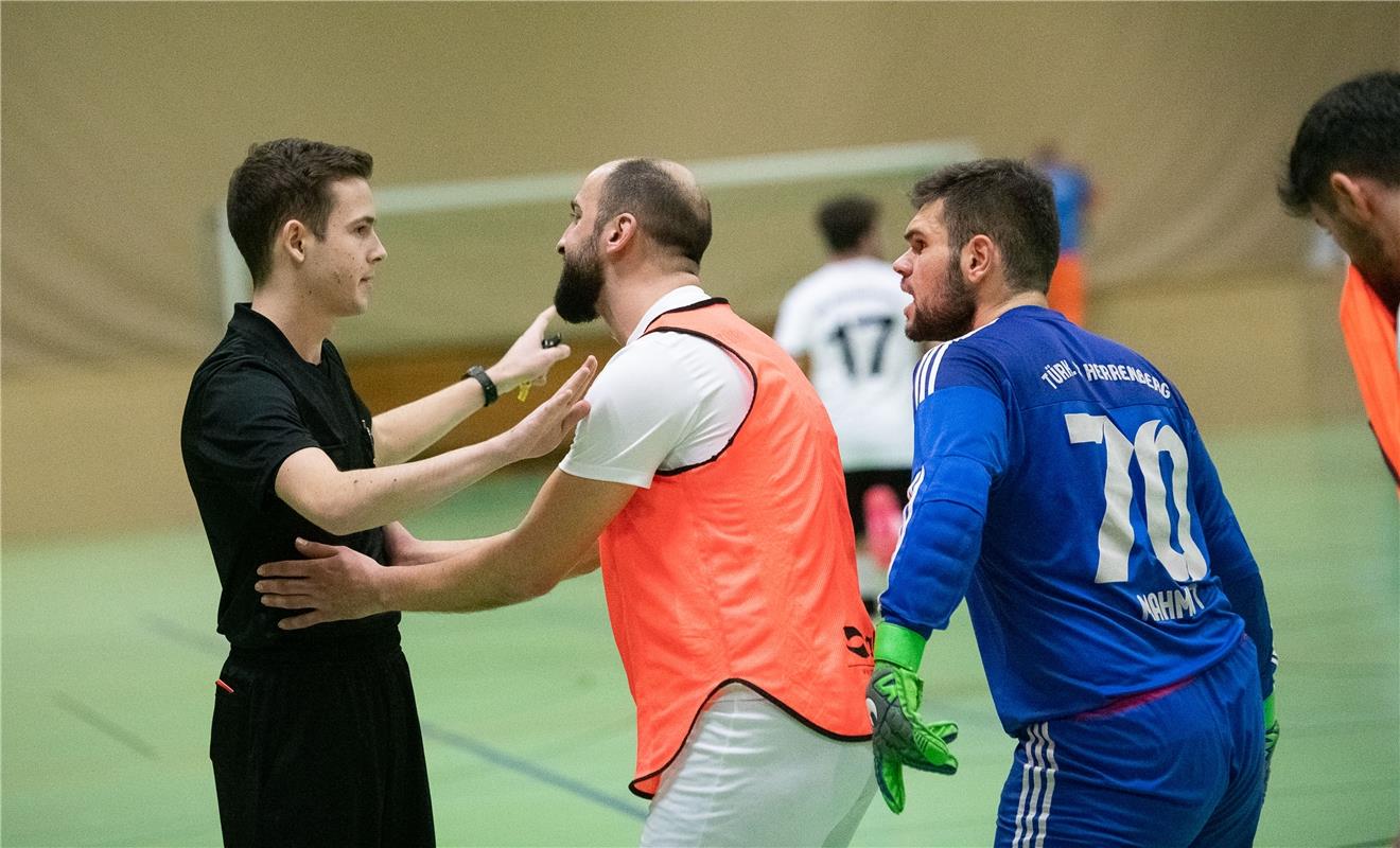 Fußball Turnier in Jettingen 1 / 2020 Foto: Schmidt Schiedsrichter Protest von T...