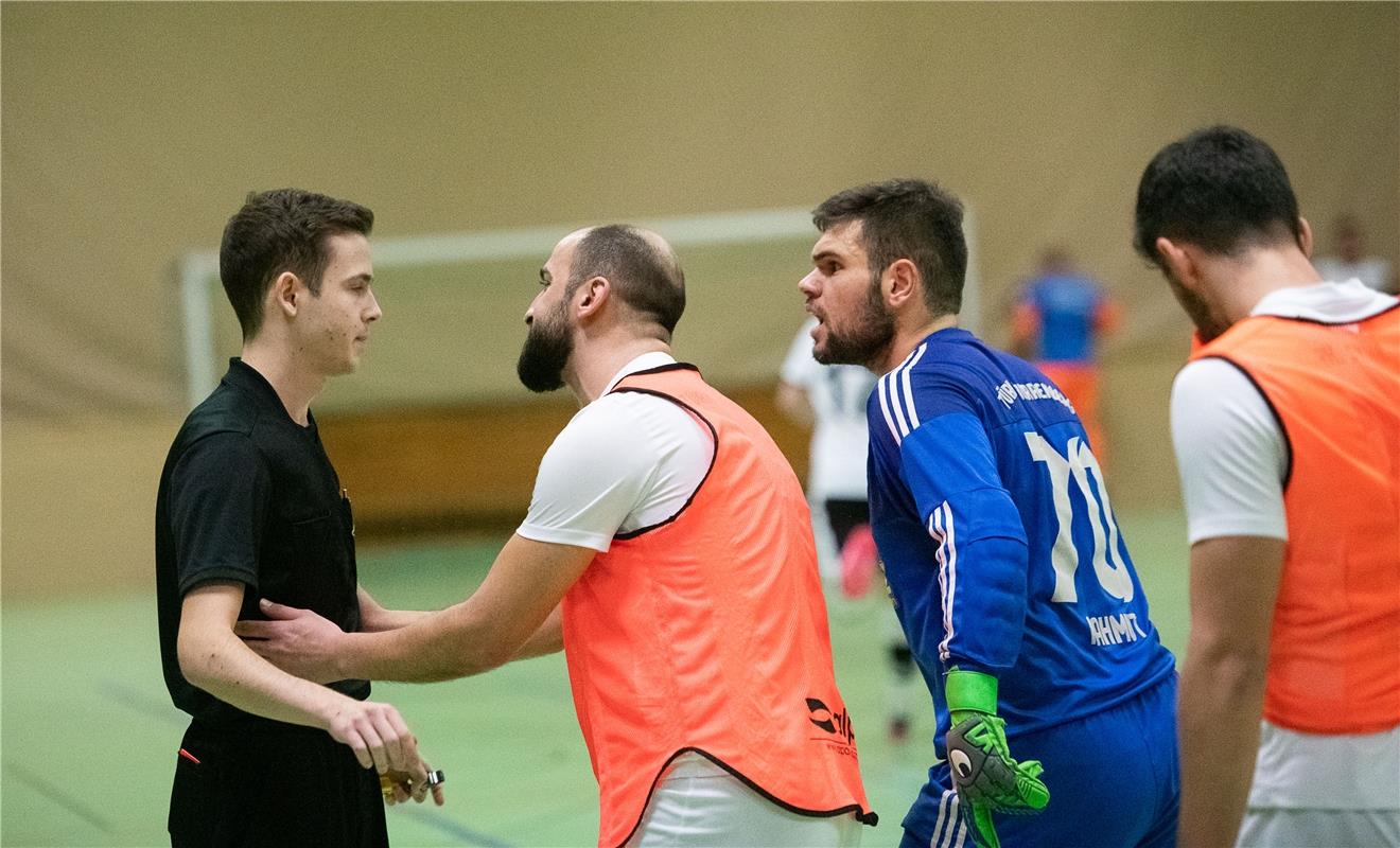 Fußball Turnier in Jettingen 1 / 2020 Foto: Schmidt Schiedsrichter Protest von T...