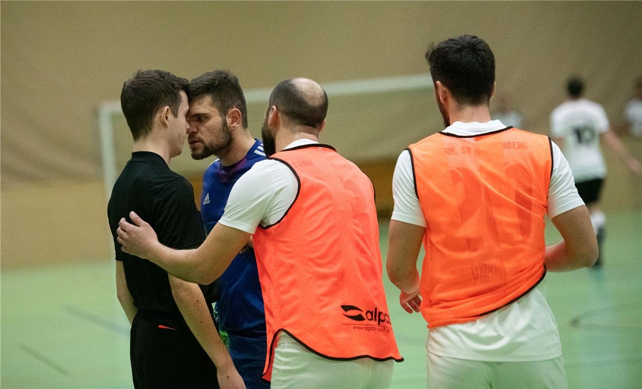 Fußball Turnier in Jettingen 1 / 2020 Foto: Schmidt Schiedsrichter Protest von T...