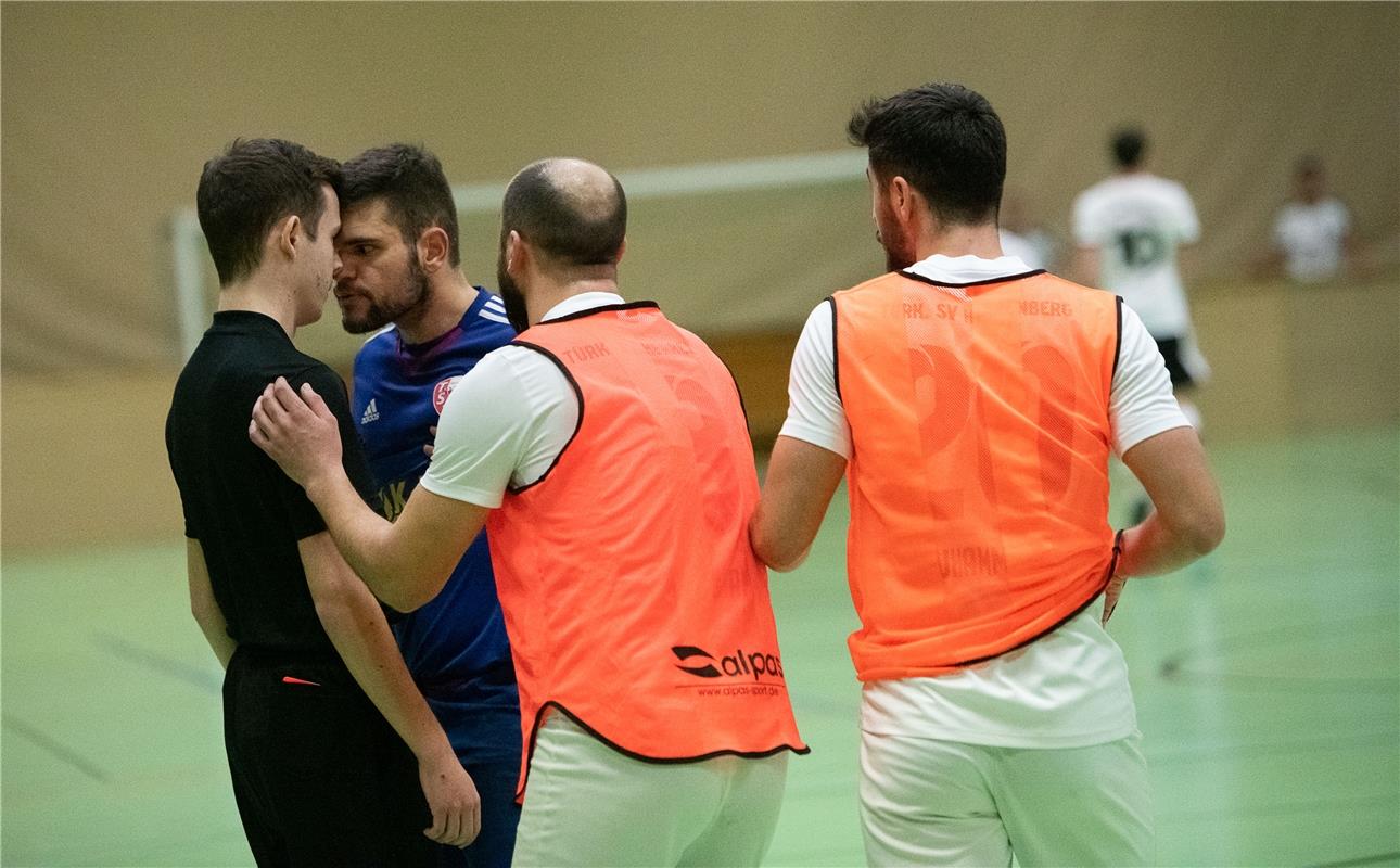 Fußball Turnier in Jettingen 1 / 2020 Foto: Schmidt Schiedsrichter Protest von T...