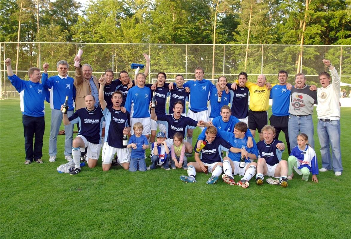 Fußball in Darmsheim / Böblingen - Hildrizhausen / Siegestaumel der Hildrizhause...