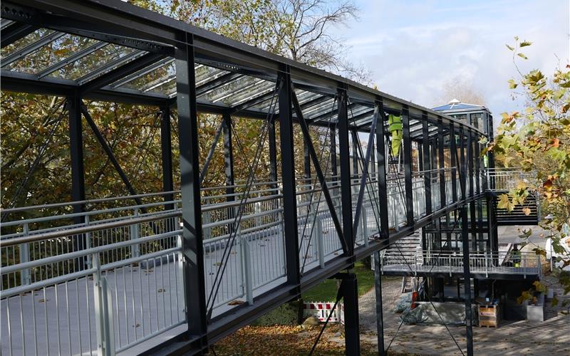 Fußgängersteg am Nufringer Tor bald fertig Fußgängersteg am Nufringer Tor bald fertig