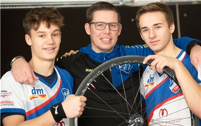 Gärtringen 3 ( Simon Becker und Jannes Müller mit Trainer Jürgen Müller )  -  1 / 2020 Foto: Schmidt