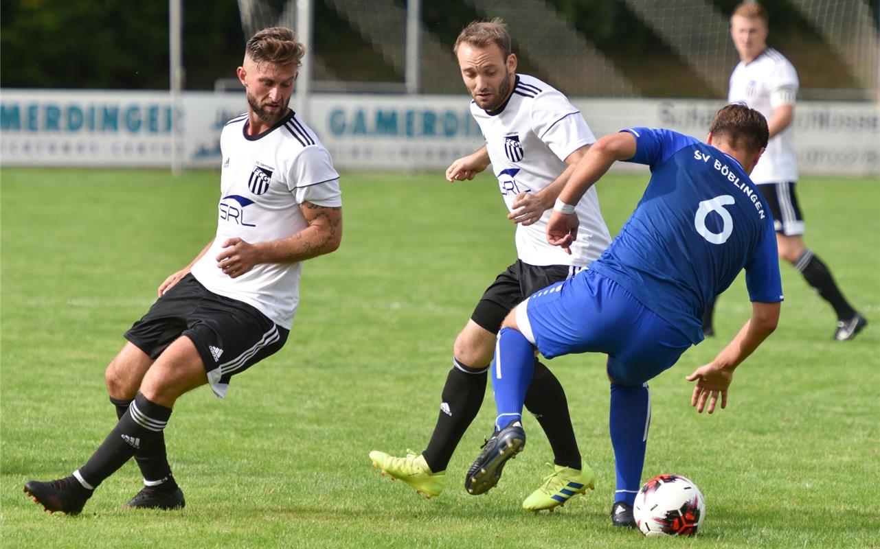 Gärtringen, Stadion, Fußball Landesliga, FC Gärtringen (weiß) - SV Böblingen (bl...