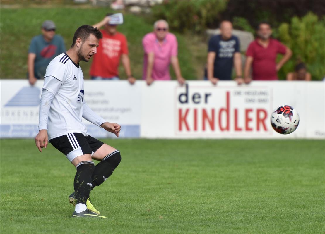 Gärtringen, Stadion, Fußball Landesliga, FC Gärtringen (weiß) - SV Böblingen (bl...