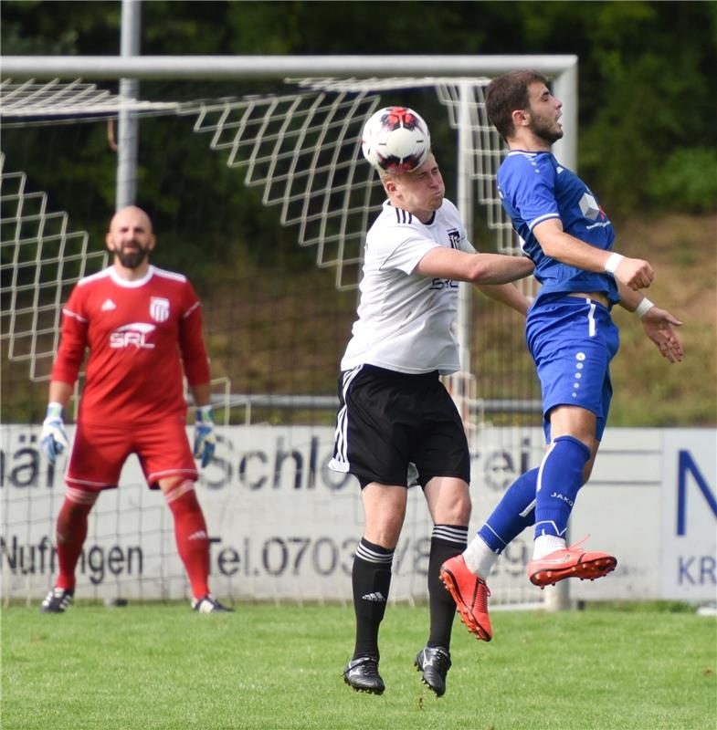 Gärtringen, Stadion, Fußball Landesliga, FC Gärtringen (weiß) - SV Böblingen (bl...